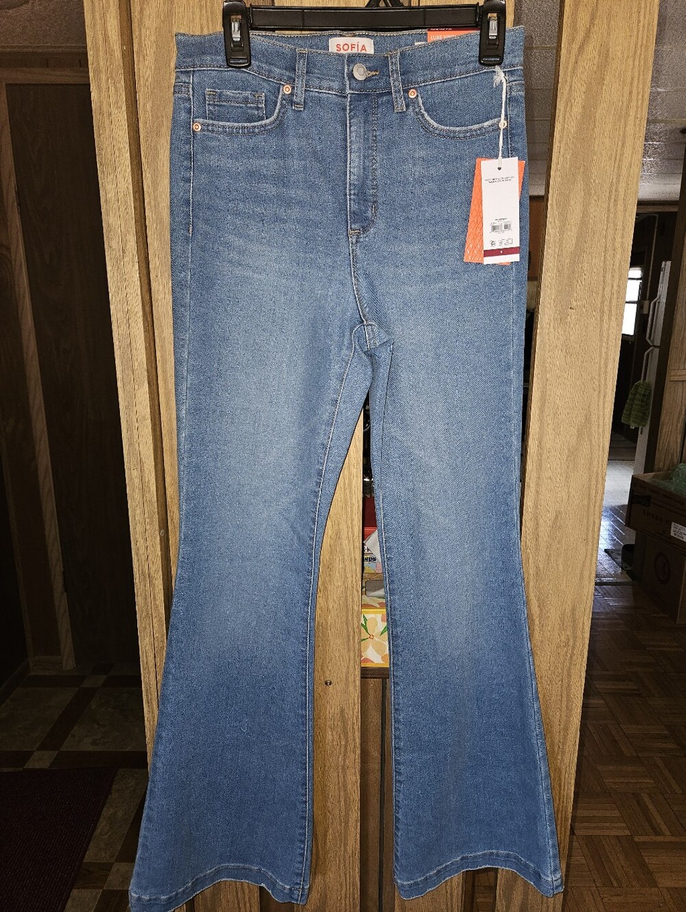NWT sofia by sofia vergara Sz 4 Med Wash High Rise Flare Jeans, Luxe VTG Stretch